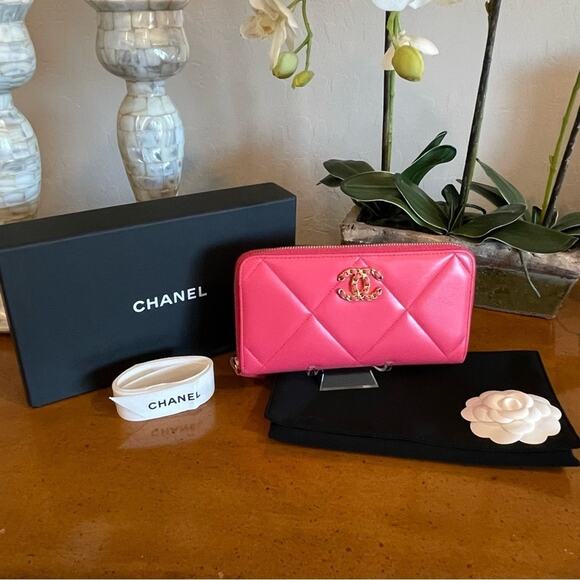 CHANEL Lambskin Quilted 19 Long Zipped Around Wallet Pink RARE - Picture 2 of 12